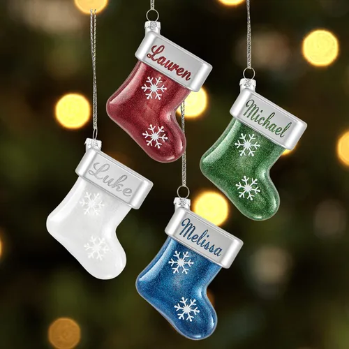 Vista 2 de Let's Make Memories Adorno de Navidad personalizado, cristal con forma de calcetín con purpurina, nombre grabado con láser, tono de joya, adorno