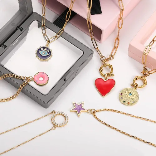 Vista 2 de Colgantes chapados en oro de 18 quilates con clip de letras del alfabeto de la A a la Z, compatibles con Pandora, Thomas Sabo, pulseras europeas