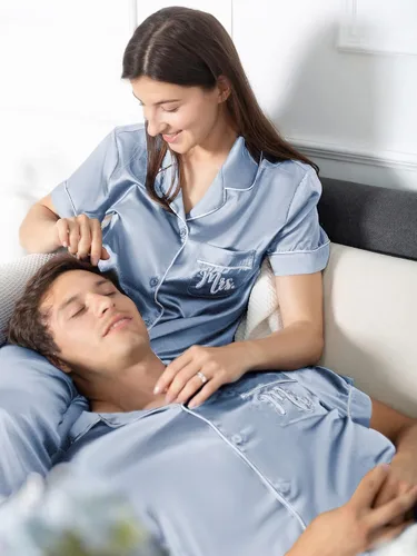 Vista 8 de AW BRIDAL Juego de 4 pijamas de satén a juego para parejas, pijamas de seda suave de manga corta para mujeres, hombres, parejas, regalos para señor