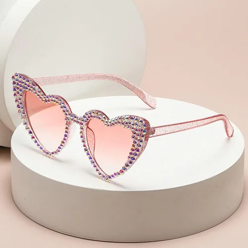 Vista 3 de mincl Lindas gafas de sol de corazón para mujer, de moda, brillantes, con diamantes de imitación, poligonales, color rosa, protección UV