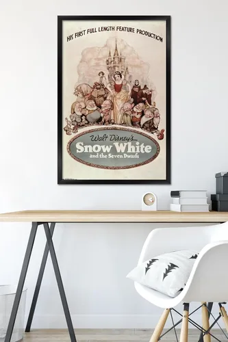 Vista 6 de Trends International Disney Snow White - Póster de pared de una hoja, 24.00 x 36.00 pulgadas, versión enmarcada en negro