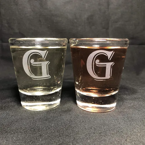 Vista 7 de Juego de 2 vasos de chupito con letras de monograma de 1.5 oz (B)