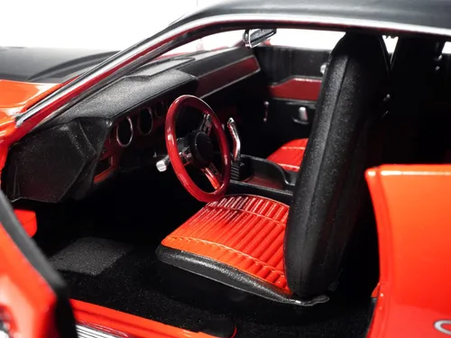 Vista 4 de 1971 Plymouth GTX 440+6 Hardtop Tor Rojo con Negro Clase Superior de 1971 ''American Muscle 30 Aniversario 1/18 Modelo de Auto Fundido a Presión por