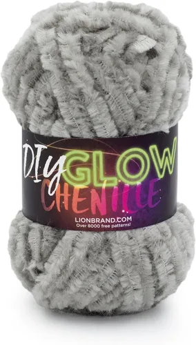 Vista 10 de Lion Brand Yarn Chenilla Resplandeciente DIY, Hilo Grueso, Glow Worm, 1 Paquete Gusano resplandor
