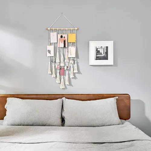 Vista 9 de Mkono Expositor de fotos colgante de macramé bohemio para decoración de pared con luz, regalos para adolescentes, soporte para tarjetas de fotos