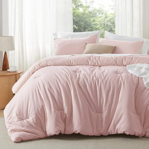 Vista 2 de Bedsure Juego de edredón de tamaño matrimonial, tela de algodón con relleno interior de microfibra, juego de cama suave PureWoven rosa claro