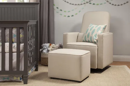 Vista 2 de Silla giratoria tapizada DaVinci Olive; incluye un otomano, Crema