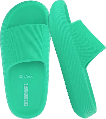 Vista 17 de CUSHIONAIRE Sandalias Feather de EVA para Mujeres – Cómodas Pantuflas Deslizables para Mujeres, Zapatos de Ducha para Interiores y Exteriores Verde