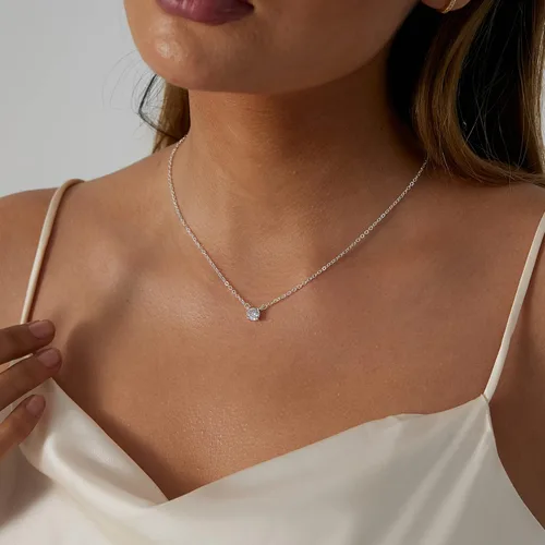 Vista 2 de ASCOMY Delicado collar con colgante solitario de diamante de circonita cúbica para mujer, chapado en oro de 14 quilates, redondo y cuadrado