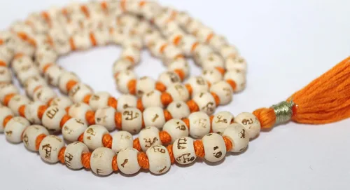 Vista 3 de IS4A Blanco Tulsi Japa Mala 108+1 0.315 in Hare Rama Hare Krishna Cuentas, Tulsi