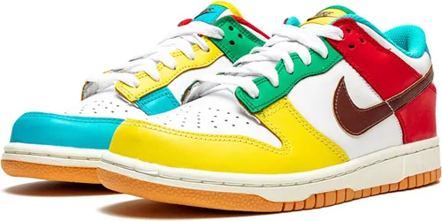 Vista 749 de Nike Kid's Dunk Low Sneaker