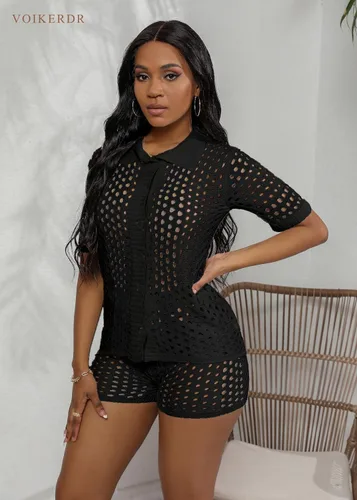 Vista 2 de VOIKERDR Crochet Sets Two Piece Women Hollow Out Shirt and Shorts Todo negro