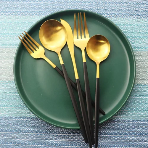 Vista 6 de Juego de cubiertos de 5 piezas, Uniturcky, de acero inoxidable negro y dorado, utensilios para comer con cuchillo, tenedor, cuchara para el hogar