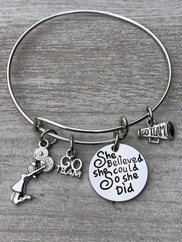 Vista 2 de Infinity Collection Pulsera de animadora para niñas, dije de animadora con texto en inglés "She Believed She Could So She Did", joyería