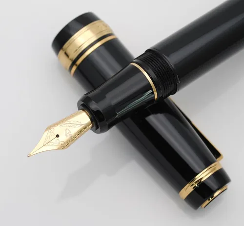 Vista 3 de Pluma estilográfica grande de metal, plumilla mediana de 0,7 mm, incluye convertidor de tinta y 5 cartuchos, acabado brillante pintado al piano Negro