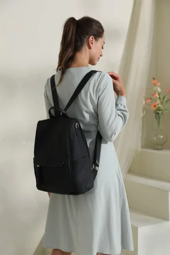 Vista 4 de Oyifan Mochila de cuero para mujer, bolsa convertible, mochila de viaje, Talla Mediana Vintage Negro, Mochilas de viaje