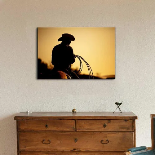 Vista 2 de Arte de pared de vaquero con silueta de lazo en una ciudad pequeña al atardecer paisaje occidental americano, arte para pared, 16 x 24 pulgadas