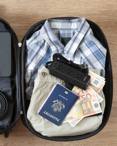 Vista 9 de Regleta protectora contra sobretensiones, 9 tomas de corriente ampliamente espaciadas con 3 puertos USB, extensor de 3 salidas laterales con cable