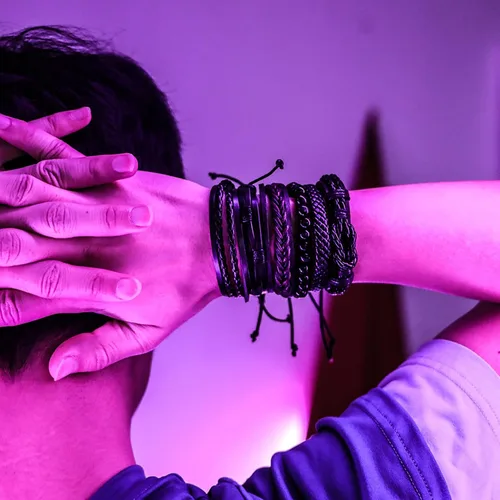 Vista 5 de MILAKOO 6 pulseras de cuero trenzado para hombres y mujeres de madera con cuentas de pulsera ajustable