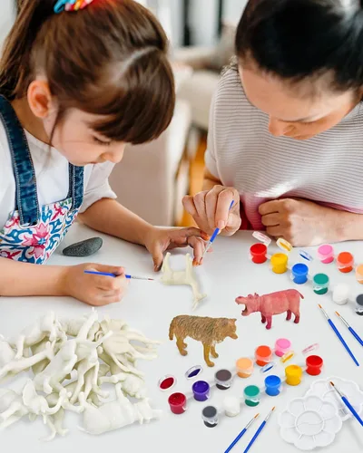 Vista 6 de Vileafy Kits de manualidades de pintura de animales de safari para niños de 4 a 8 años - 12 figuras de animales pintables con pinceles y paletas