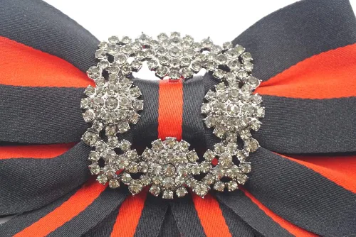 Vista 4 de Broche de lazo negro de Navidad para mujeres y hombres, broche de lazo para mujer, joyería de lazo negro, decoración de corbatín para mujer, collar