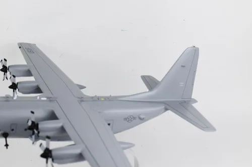 Vista 8 de Lockheed Martin® AC-130W, 73d SOS, modelo a escala de caoba 1/74 (21")