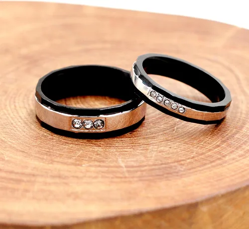 Vista 5 de Uloveido Anillos de compromiso de boda de acero inoxidable de titanio para parejas, grabados, amor real Y552