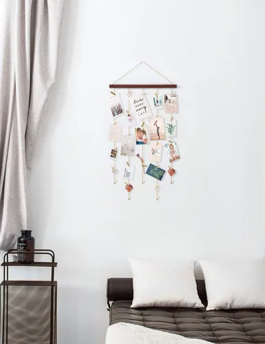 Vista 4 de Mkono Soporte Colgante para Exhibir Fotos Portafotos con 25 Clips de Madera Decoración de Habitación para Adolescentes Exhibidor de Tarjetas