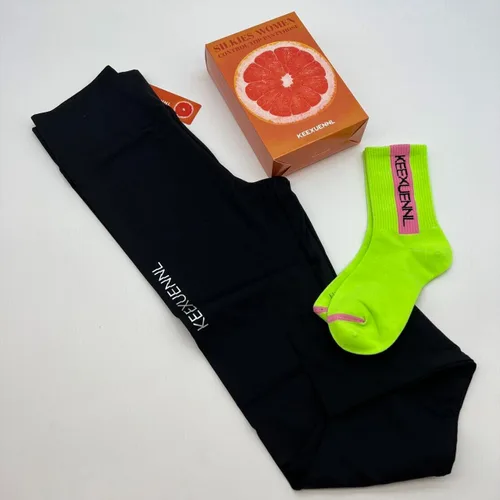 Vista 9 de TWKXL Leggings sedosos y elásticos de cintura alta para mujer con calcetines a juego a media pantorrilla, pantalones de yoga, pantalones de fitness