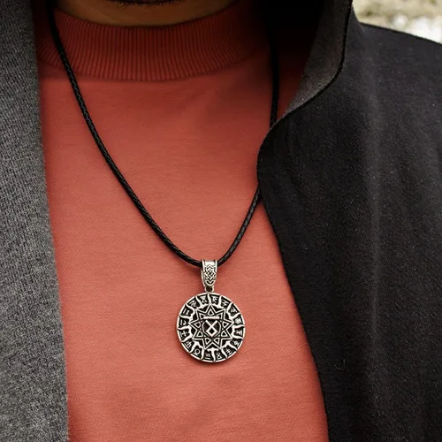 Vista 4 de KOKOSHELL Viking Mjolnir - Collar para hombre Thor Hammer de acero inoxidable con colgante de Odin para mujer