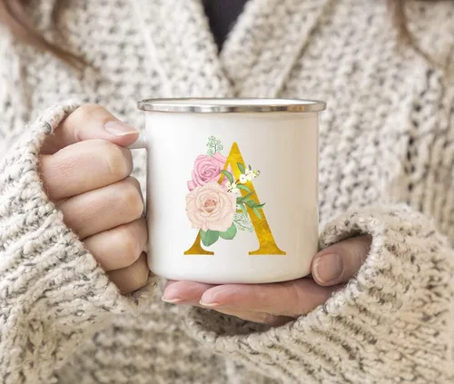 Vista 3 de Andaz Press Taza de café de acero inoxidable para niños de 11 onzas, regalo de taza de café de fogata, rosa rubor, monograma de oro sintético, letra