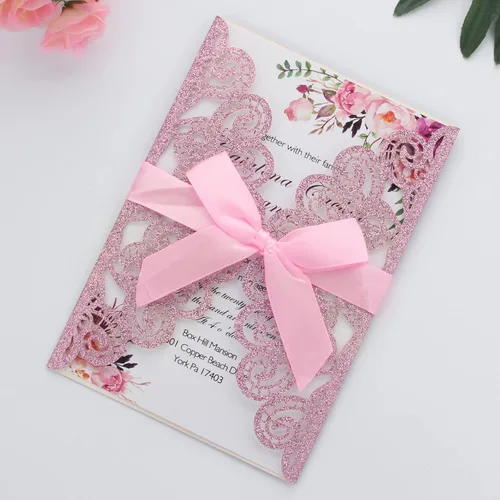 Vista 5 de 50 invitaciones de boda con sobres y tarjetas Rsvp invitaciones de corte láser con purpurina rosa con cintas rosas para invitaciones de compromiso