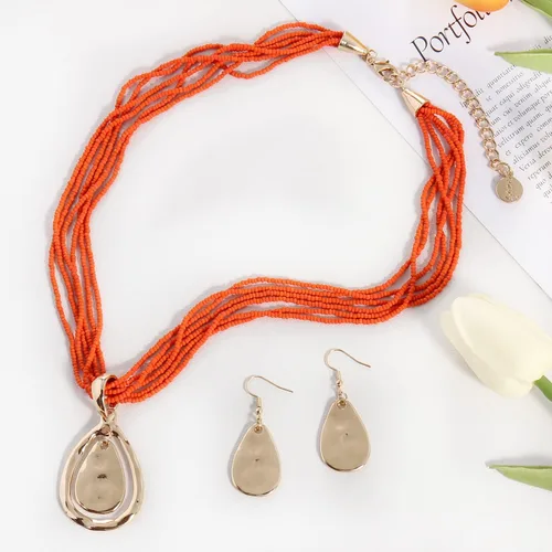 Vista 4 de Coiris Gargantilla de cuentas de semillas con dije de lágrima, collar de metal punk grueso para mujer, joyería