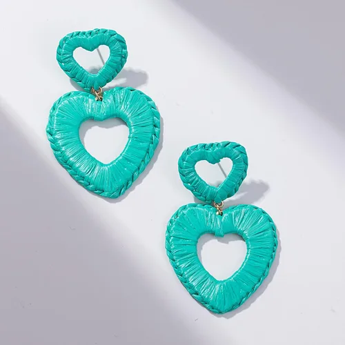Vista 3 de Aretes de rafia de corazón, bonitos aretes bohemios, hechos a mano, joyería de amor de verano para mujer