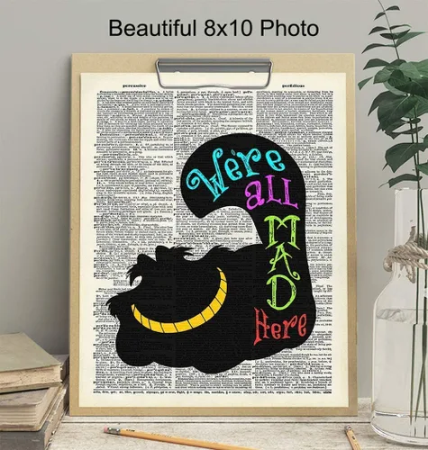 Vista 3 de Decoración de pared de gato Cheshire – Arte de pared de gato – Regalo único para los fanáticos de Alicia Wonderland – Póster de fotos de diccionario