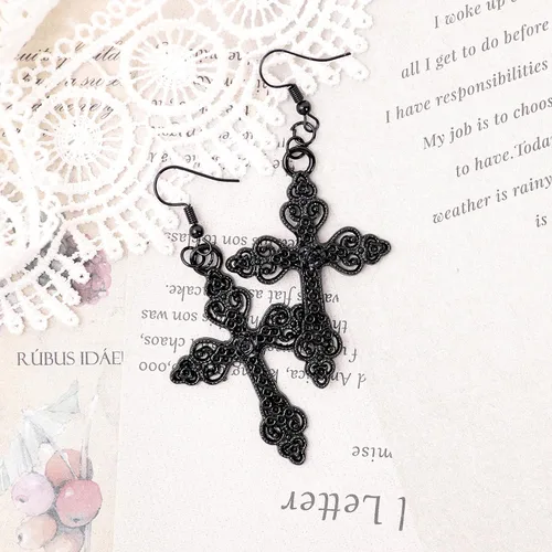 Vista 5 de Sacina Aretes de cruz gótica, aretes negros, aretes góticos, aretes góticos, joyería de cosstume, aretes de Halloween, regalo gótico de joyería