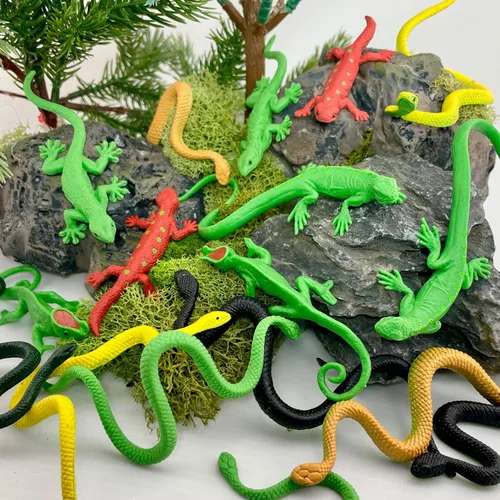 Vista 3 de Safari Ltd. Reptiles TOOB - 16 mini figuras pintadas a mano incluyendo serpientes, lagartos, iguanas y camaleones - Figuras de juguete educativo