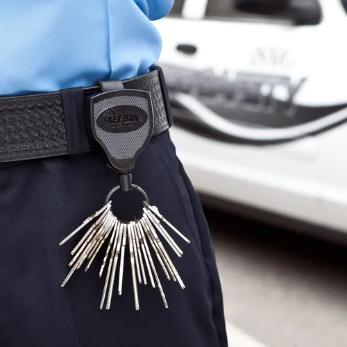 Vista 6 de KEY-BAK SUPER48 - Llavero retráctil con cierre, funda de policarbonato duradera, trabilla de cuero para cinturón y anillo dividido de gran