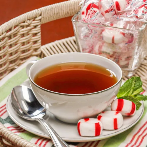 Vista 7 de Red Bird Soft Peppermint Puffs - Estuche a granel, 20 libras de mentas envueltas individualmente en envoltura transparente (rayas rojas visibles)
