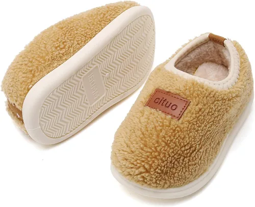Vista 2 de RVROVIC Pantuflas cálidas de invierno para niños y niñas, pantuflas suaves de forro polar antideslizantes para niños pequeños zapatos