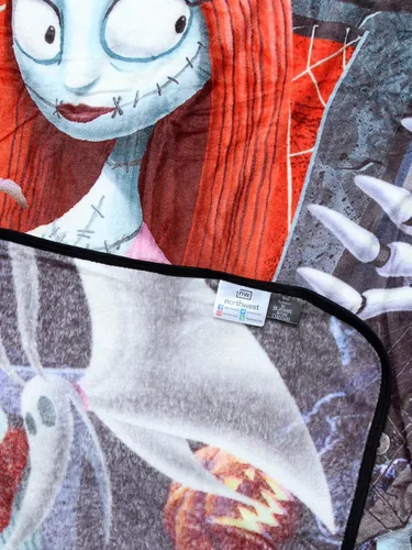 Vista 2 de Disney The Nightmare Before Christmas Gang Micro Raschel Manta de Forro Polar de 48" x 60