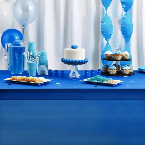 Vista 2 de Juvale Mantel rectangular color azul, 54 x 108 pulgadas, paquete de 3, mantel desechable y mantel de plástico para fiestas, fácil limpieza