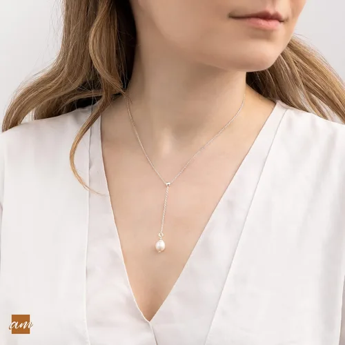 Vista 2 de Amberta Collar de perlas de agua dulce de plata de ley 925 para mujer
