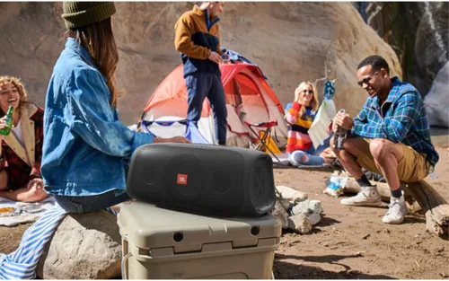 Vista 9 de JBL BassPro Go - Subwoofer alimentado para vehículo y altavoz Bluetooth portátil de rango completo, Negro
