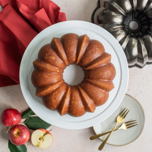 Vista 3 de Nordic Ware Bundt Original, 12 tazas, bronce