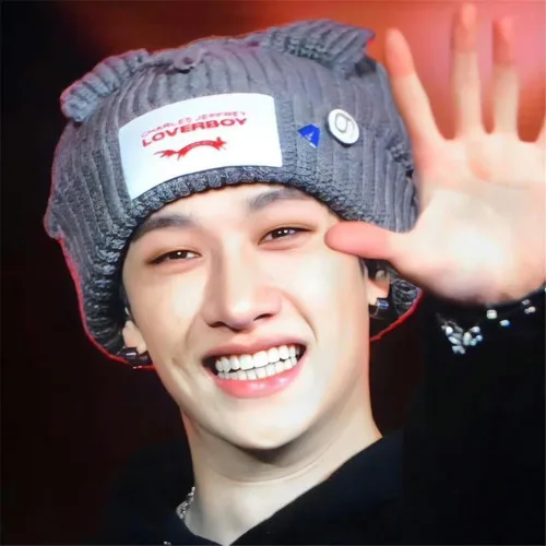 Vista 3 de Kpop Stray Kids Bangchan Felix Beanie Knit Skull Cap Warm Cat Ear Sombreros Chicos Mujeres Loverboy Beanie Hat