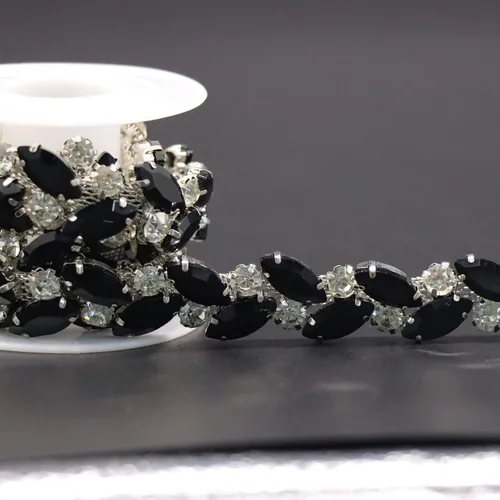 Vista 2 de Jerler Borde de diamantes de imitación de 1 yarda, aplique de cadena de diamantes de imitación, ideal para decoración de bricolaje y adornos de ropa