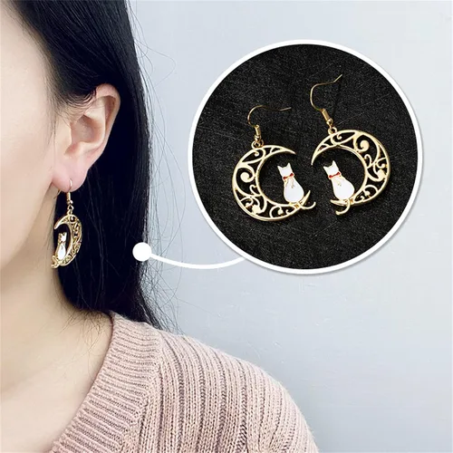 Vista 2 de coadipress Pendientes de luna de gato para mujeres y niñas, chapados en oro, esmaltados, blanco y negro, diseño de marinero, luna y gato tallados