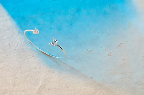 Vista 5 de Alex and Ani Butterfly Bracelets