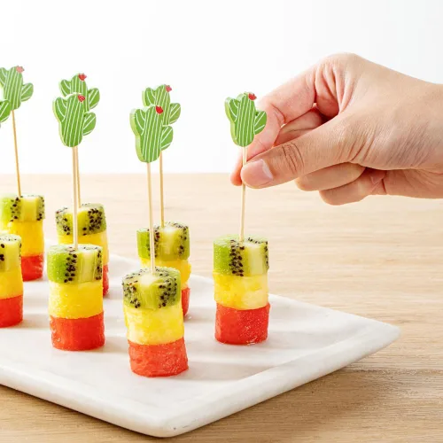 Vista 5 de Restaurantware Brochetas de bambú de 4.7 pulgadas, 100 brochetas decorativas duraderas, cactus con diseño de flores, desechables, de bambú verde
